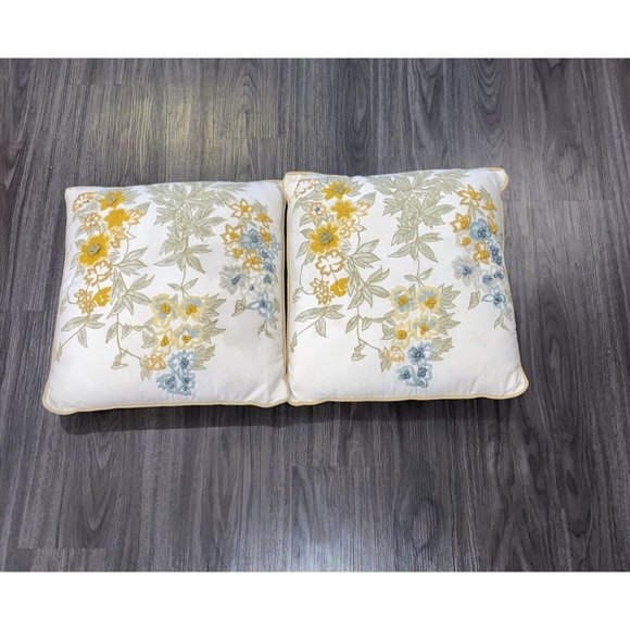 Pier 1 Set of 2 Cottage Coastal Throw Pillows 17" x 17" Embroidery Zipper Floral - Picture 1 of 5